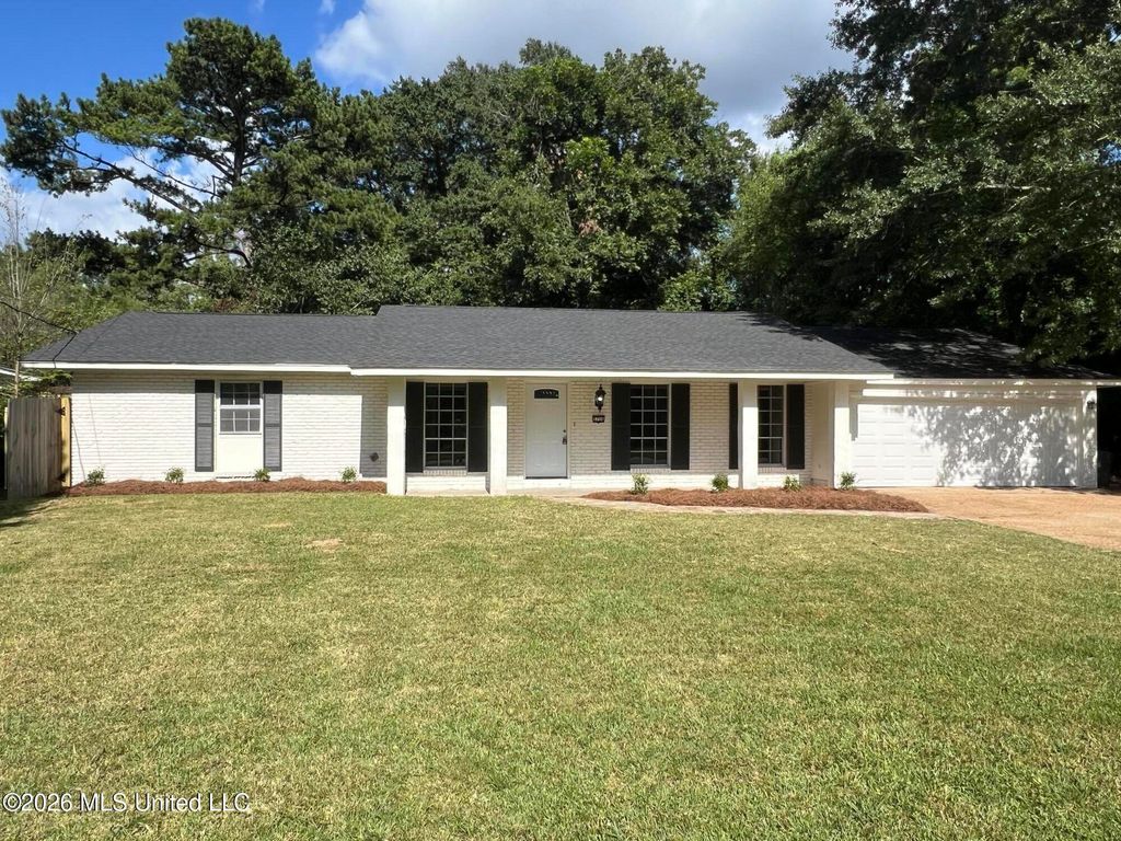 5726 Medallion Drive, Jackson, MS 39211