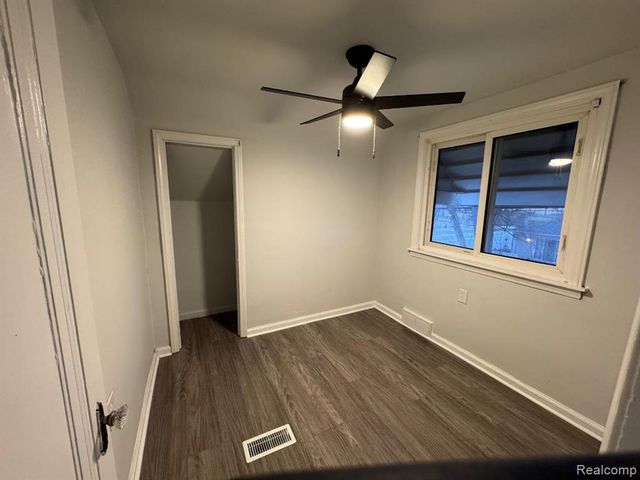 25759 Groveland Street, Roseville, MI 48066