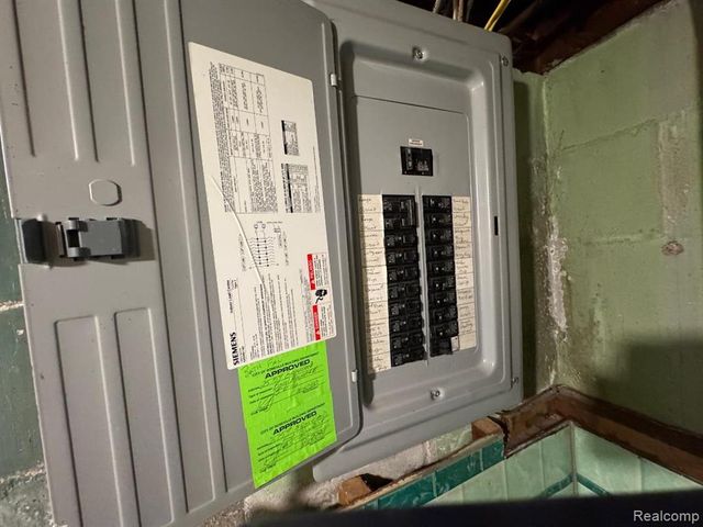 25759 Groveland Street, Roseville, MI 48066