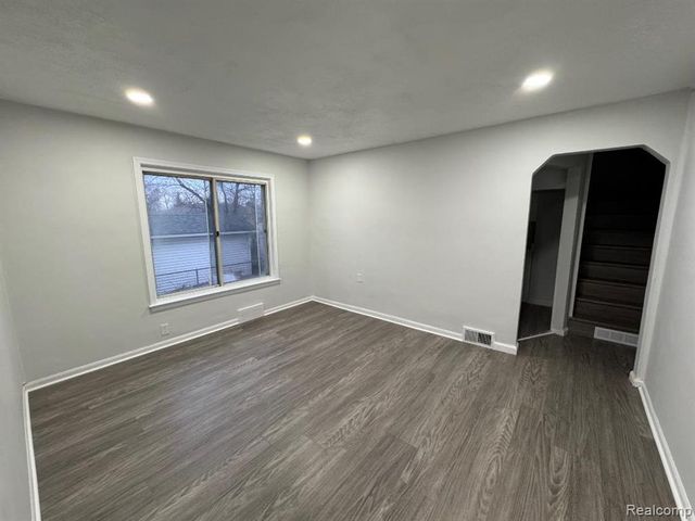 25759 Groveland Street, Roseville, MI 48066