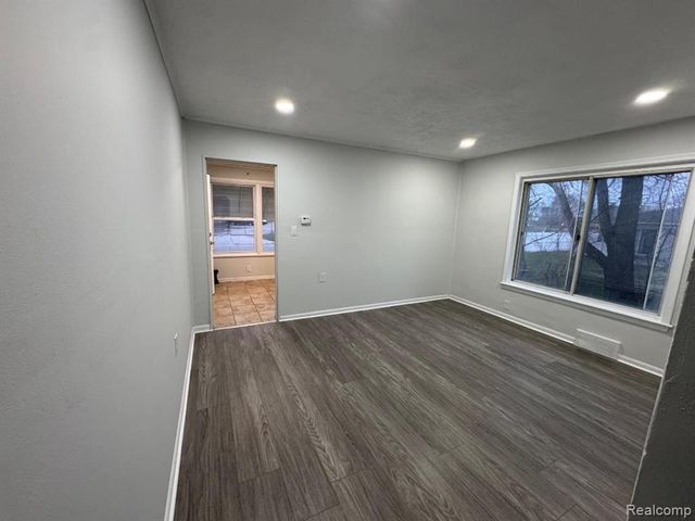 25759 Groveland Street, Roseville, MI 48066