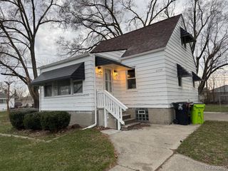 25759 Groveland Street, Roseville, MI 48066