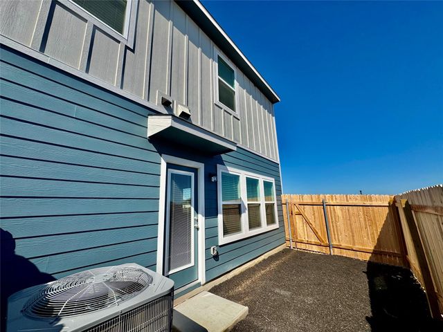 12801 Village Spun PLZ, Buda, TX 78610