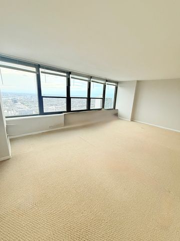 1560 N Sandburg Terrace 3709, Chicago, IL 60610