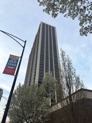 1560 N Sandburg Terrace 3709, Chicago, IL 60610