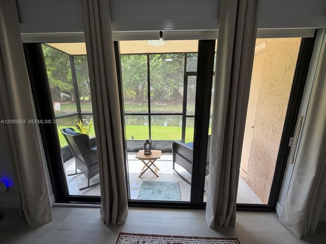 331 Lakeview Drive 101, Weston, FL 33326