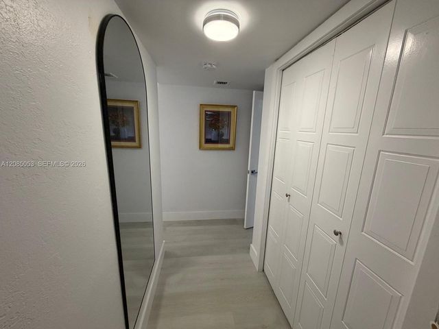 331 Lakeview Drive 101, Weston, FL 33326