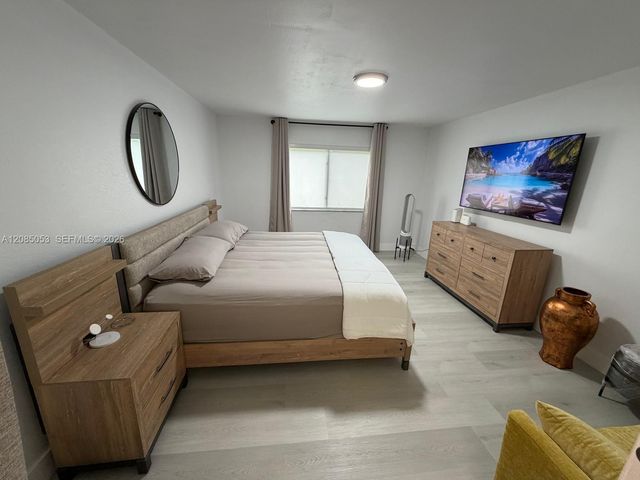 331 Lakeview Drive 101, Weston, FL 33326