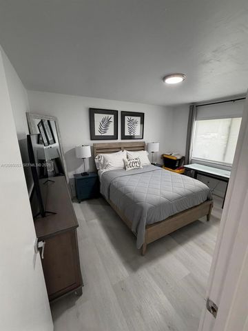 331 Lakeview Drive 101, Weston, FL 33326