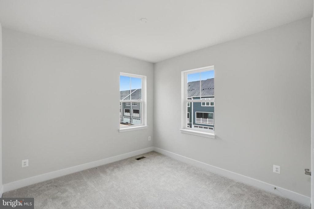Image 10 of property listing at 6613 GREENLEIGH AVE, Middle River, MD 21220