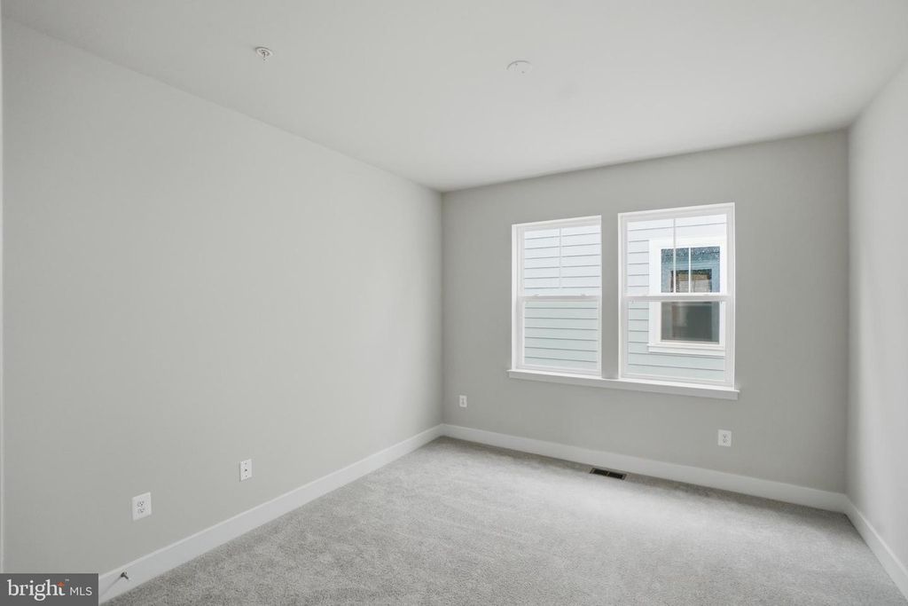 Image 11 of property listing at 6613 GREENLEIGH AVE, Middle River, MD 21220