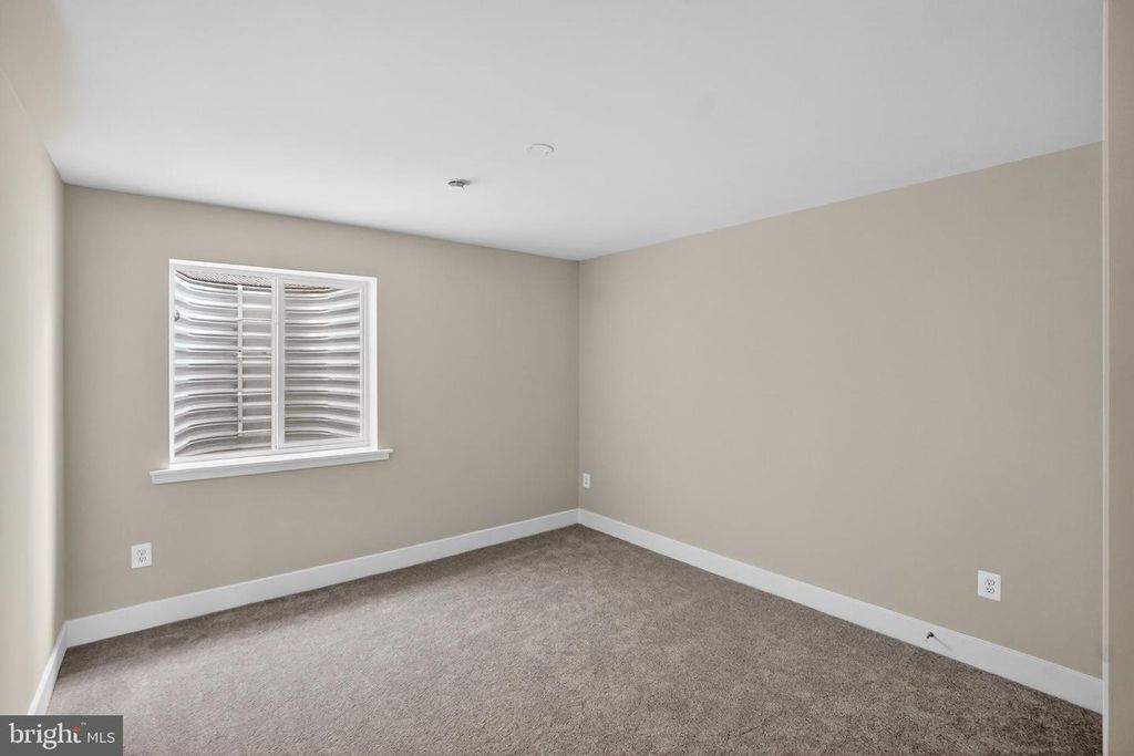Image 13 of property listing at 6613 GREENLEIGH AVE, Middle River, MD 21220