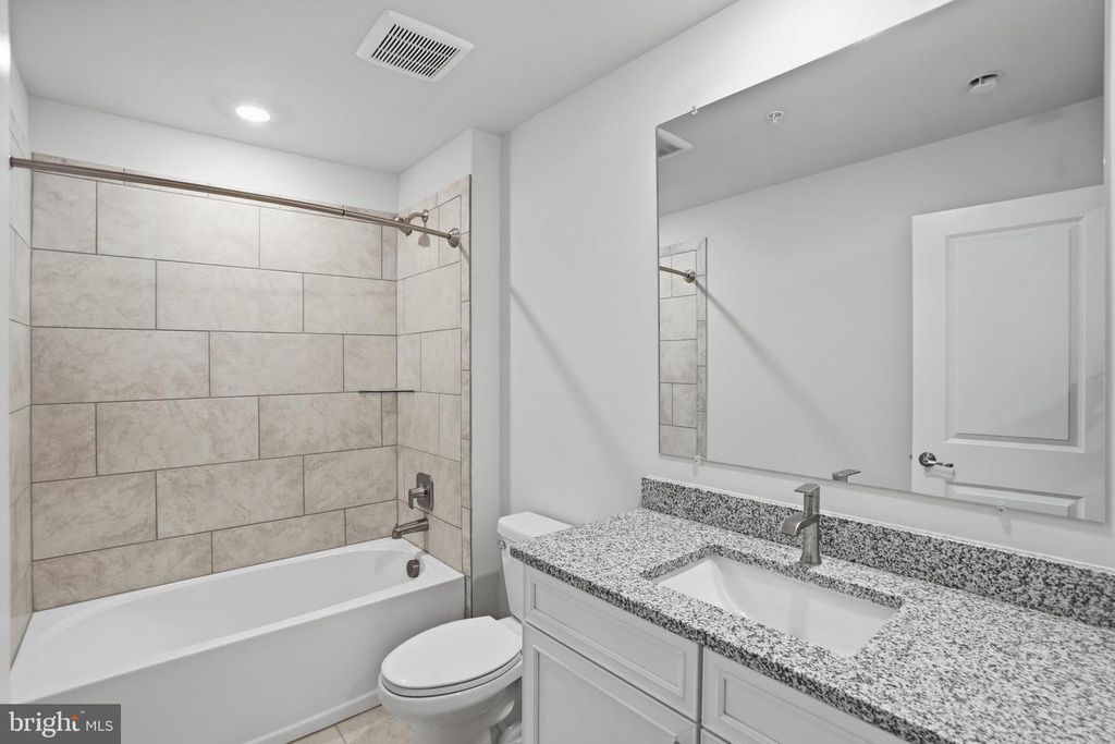 Image 14 of property listing at 6613 GREENLEIGH AVE, Middle River, MD 21220