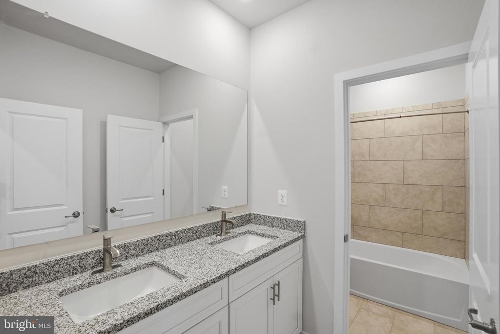 Image 15 of property listing at 6613 GREENLEIGH AVE, Middle River, MD 21220