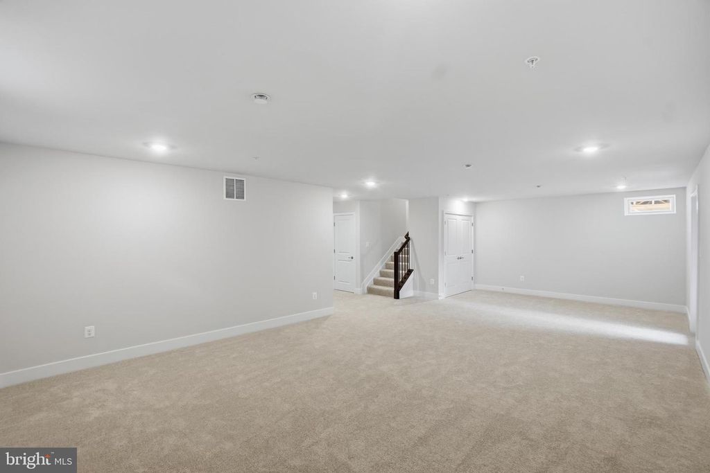Image 16 of property listing at 6613 GREENLEIGH AVE, Middle River, MD 21220
