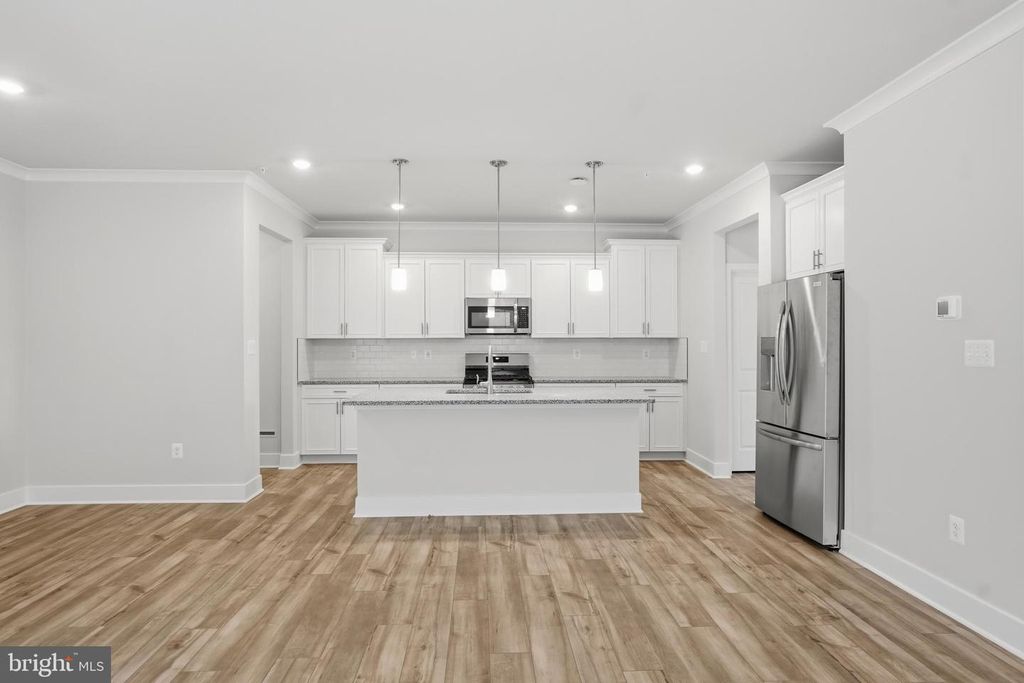 Image 2 of property listing at 6613 GREENLEIGH AVE, Middle River, MD 21220