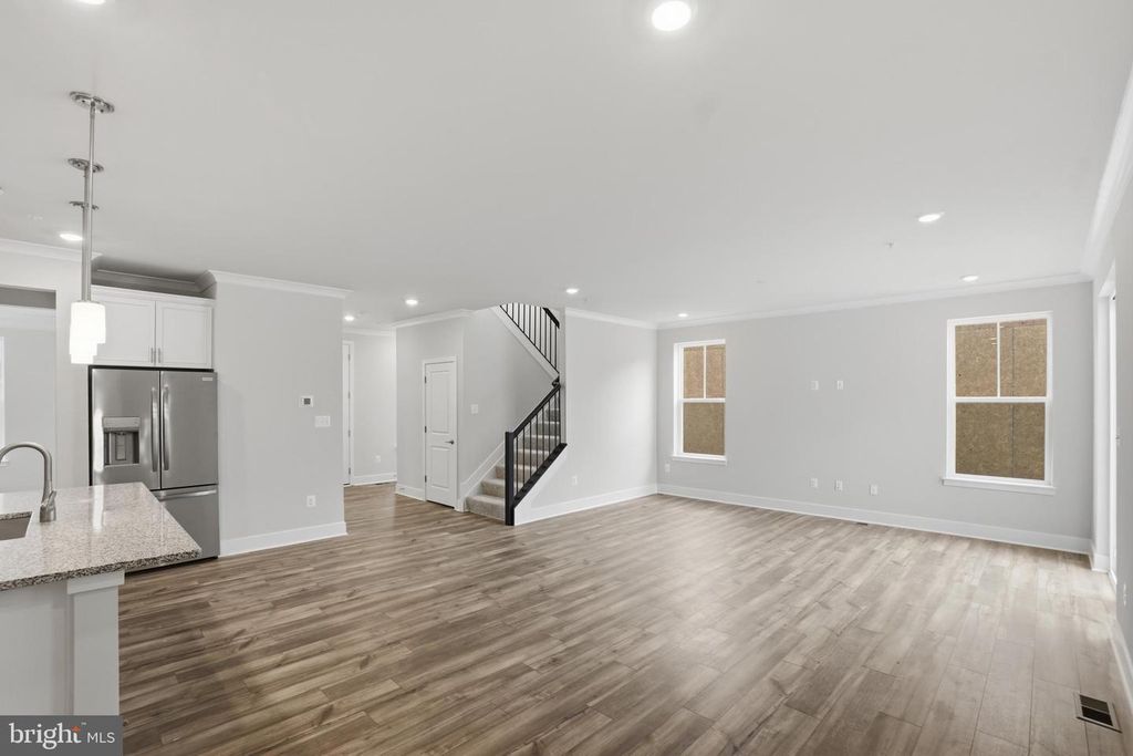 Image 6 of property listing at 6613 GREENLEIGH AVE, Middle River, MD 21220