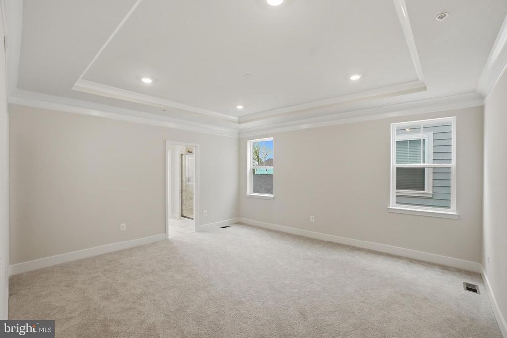 Image 8 of property listing at 6613 GREENLEIGH AVE, Middle River, MD 21220
