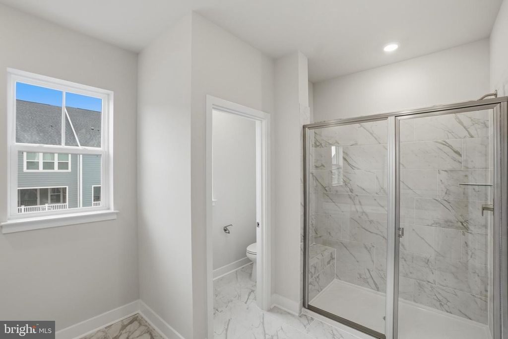 Image 9 of property listing at 6613 GREENLEIGH AVE, Middle River, MD 21220