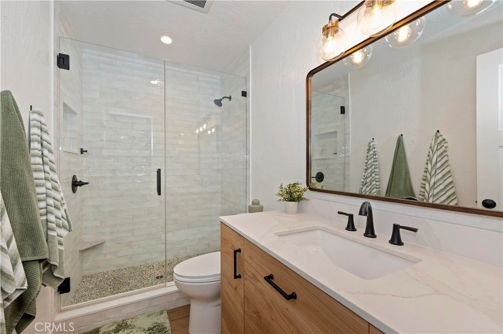 Image 11 of property listing at 27657 Peninsula Dr. #135, Lake Arrowhead, CA 92352