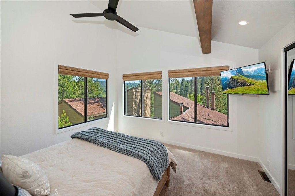 Image 18 of property listing at 27657 Peninsula Dr. #135, Lake Arrowhead, CA 92352