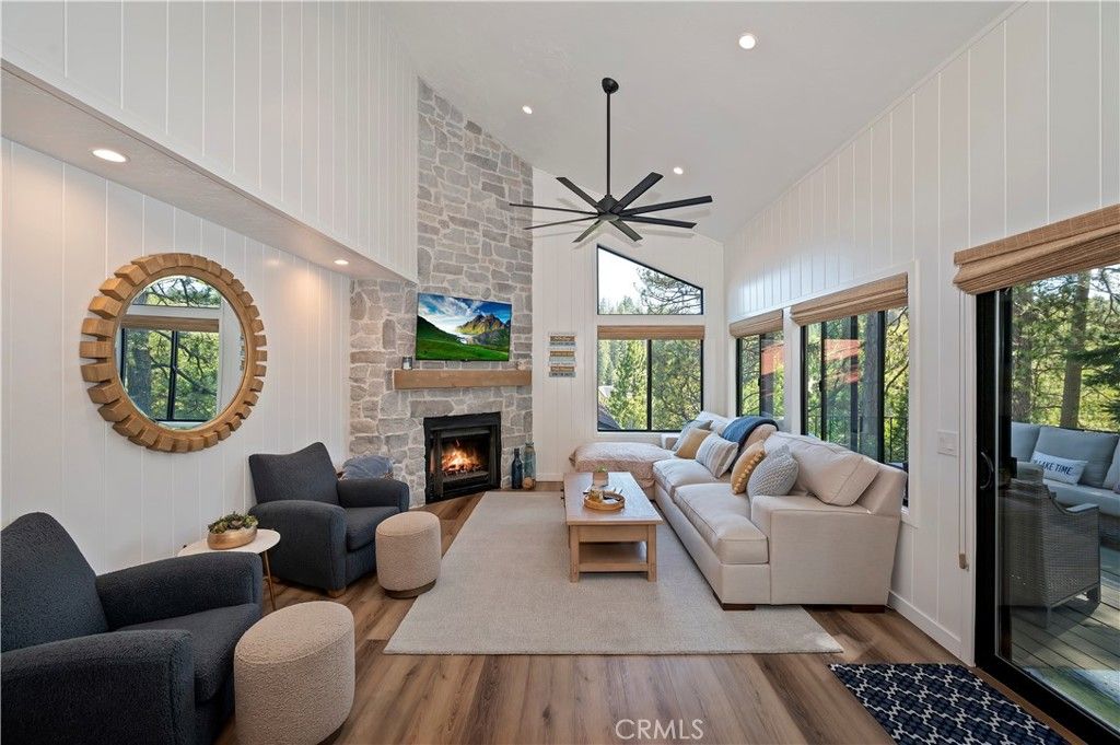 Image 2 of property listing at 27657 Peninsula Dr. #135, Lake Arrowhead, CA 92352