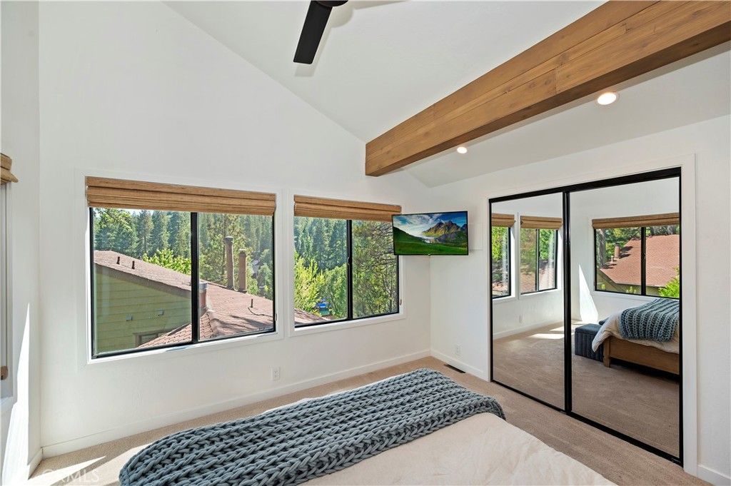 Image 20 of property listing at 27657 Peninsula Dr. #135, Lake Arrowhead, CA 92352
