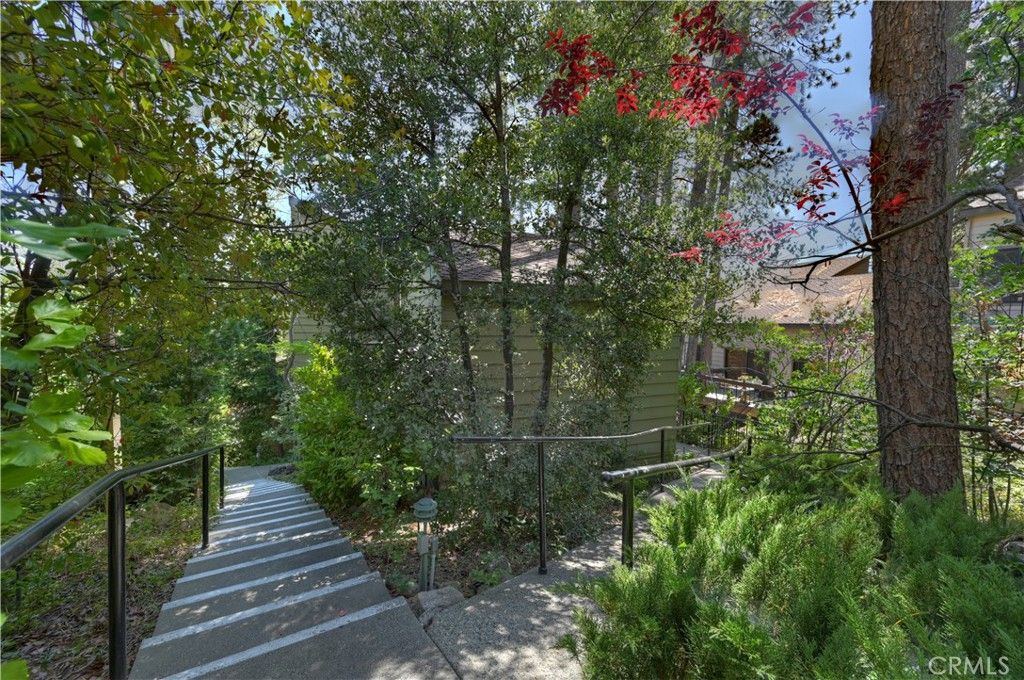 Image 26 of property listing at 27657 Peninsula Dr. #135, Lake Arrowhead, CA 92352