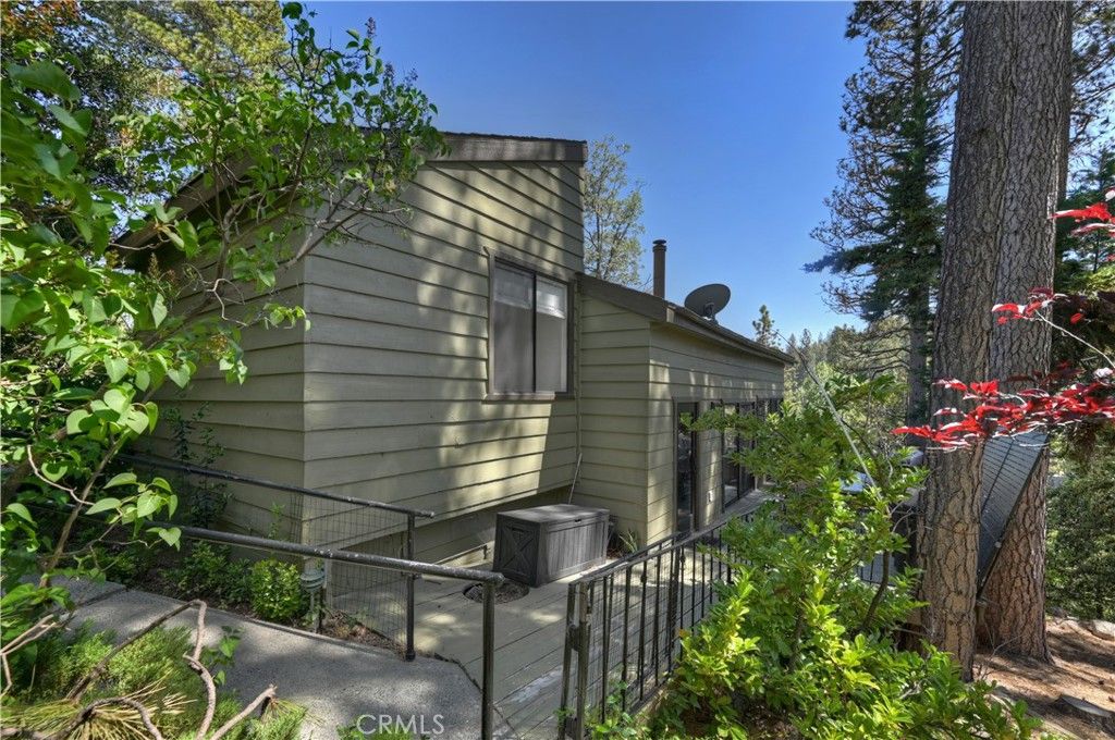 Image 27 of property listing at 27657 Peninsula Dr. #135, Lake Arrowhead, CA 92352