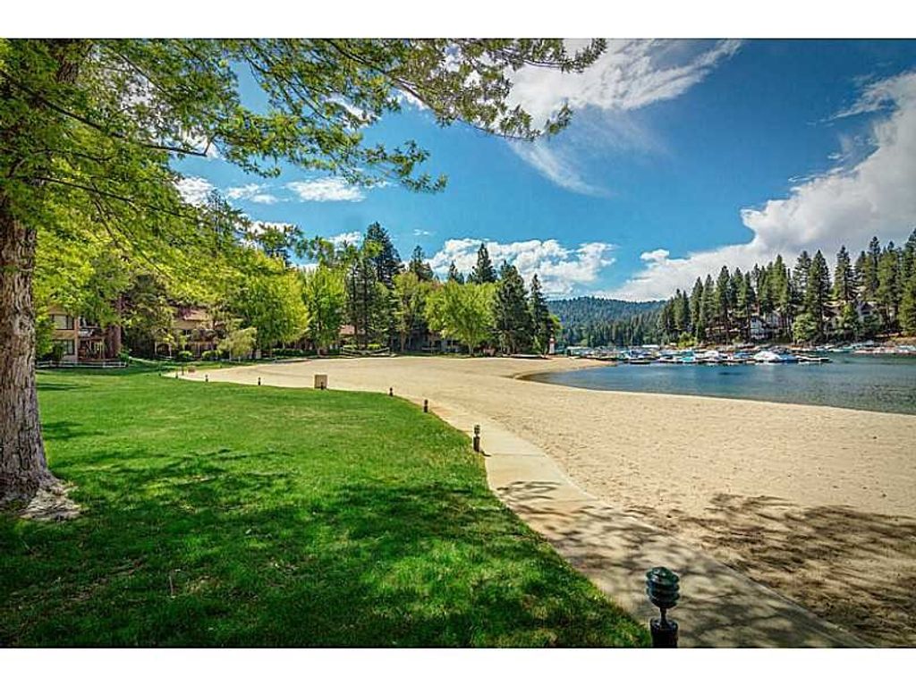 Image 29 of property listing at 27657 Peninsula Dr. #135, Lake Arrowhead, CA 92352