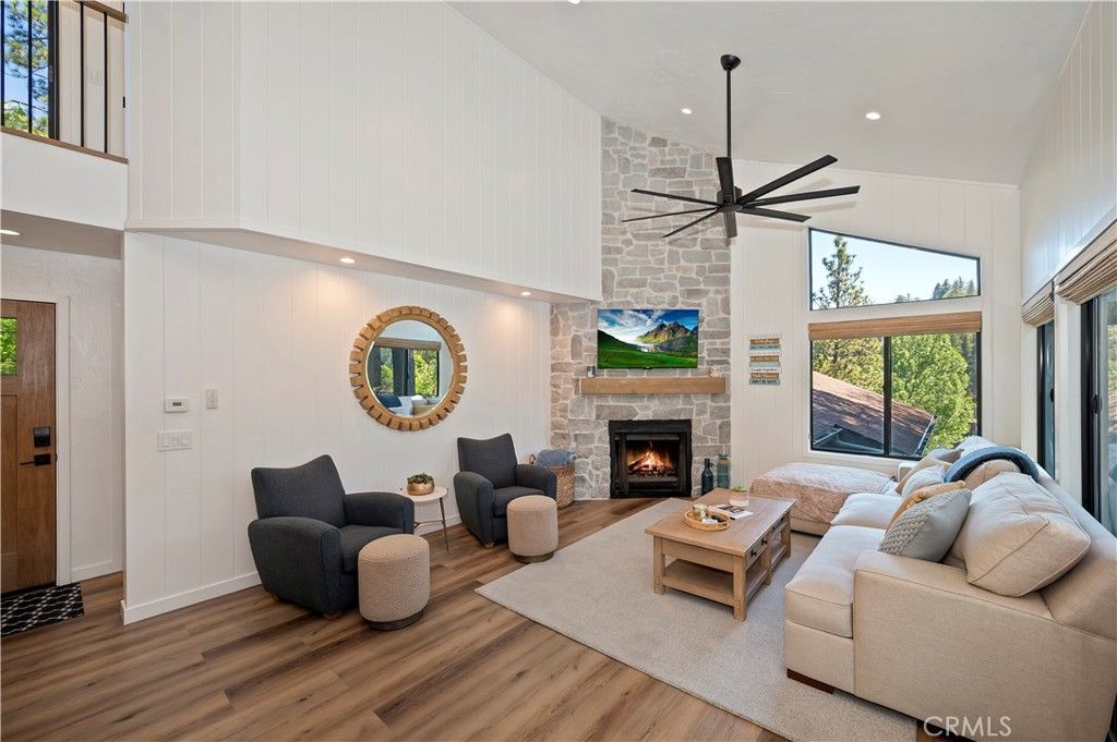 Image 3 of property listing at 27657 Peninsula Dr. #135, Lake Arrowhead, CA 92352