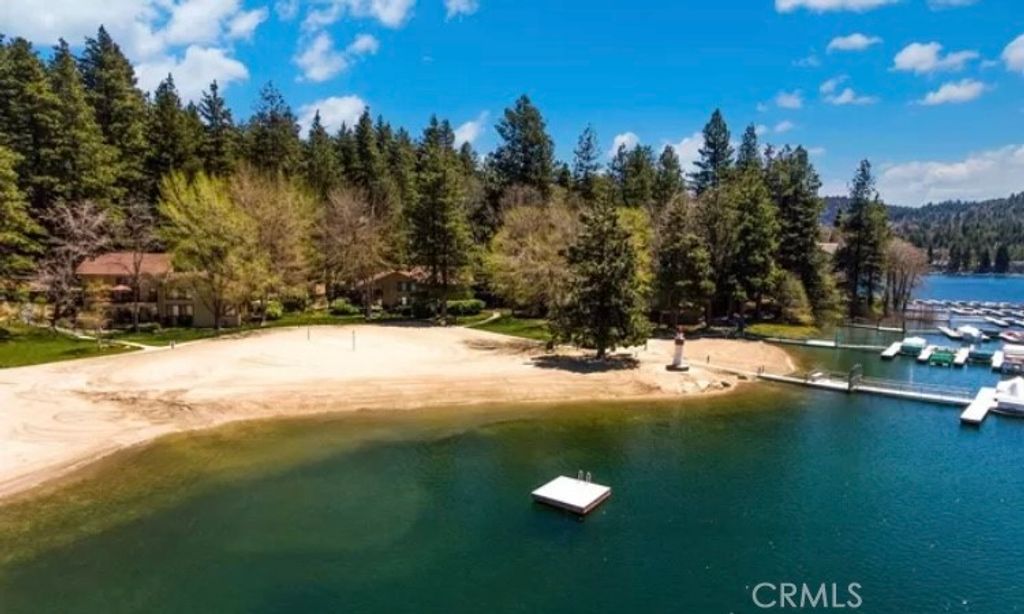 Image 34 of property listing at 27657 Peninsula Dr. #135, Lake Arrowhead, CA 92352
