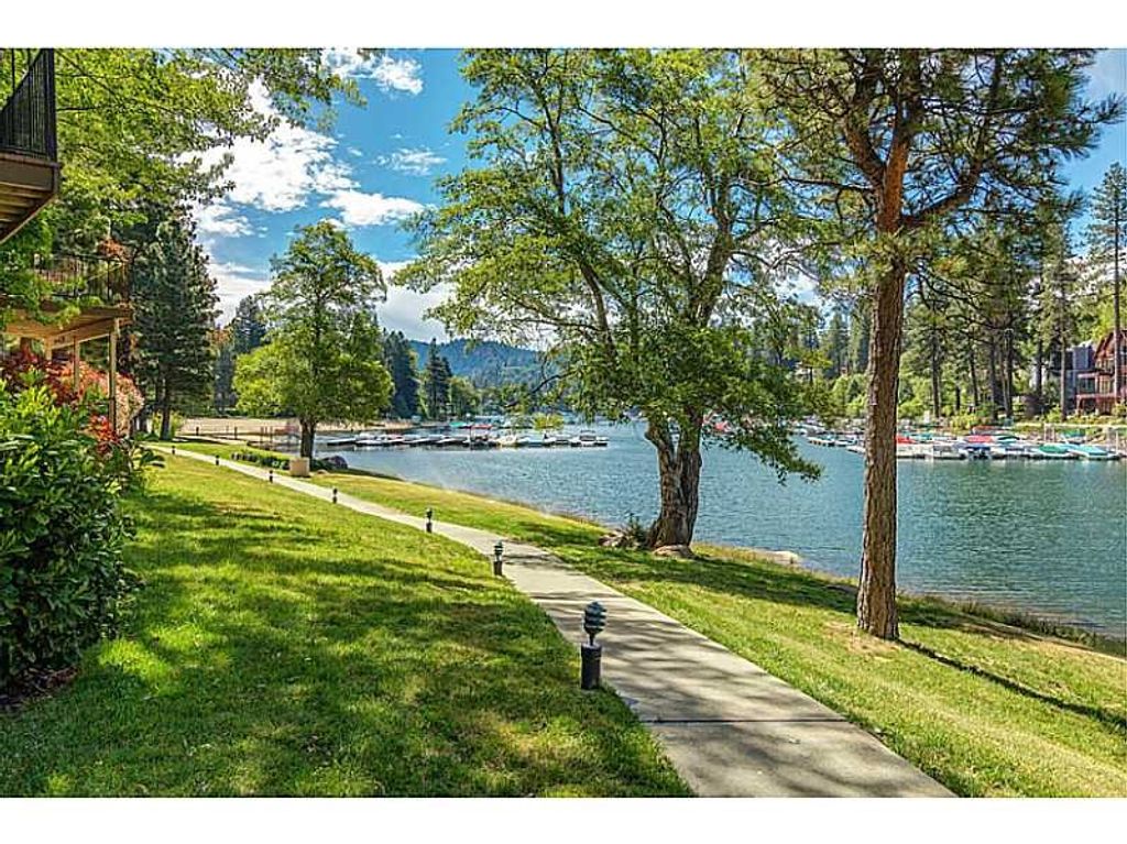 Image 38 of property listing at 27657 Peninsula Dr. #135, Lake Arrowhead, CA 92352
