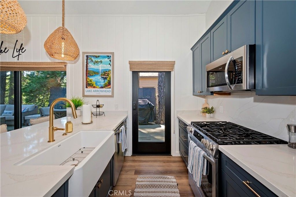 Image 9 of property listing at 27657 Peninsula Dr. #135, Lake Arrowhead, CA 92352