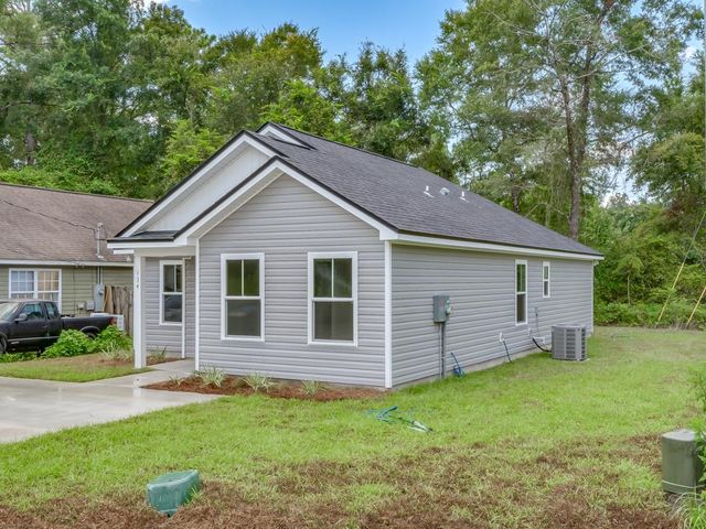 207 Broken Bow Trail, Crawfordville, FL 32327