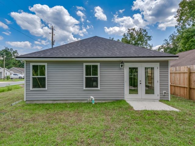 207 Broken Bow Trail, Crawfordville, FL 32327