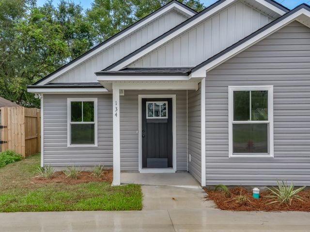 207 Broken Bow Trail, Crawfordville, FL 32327