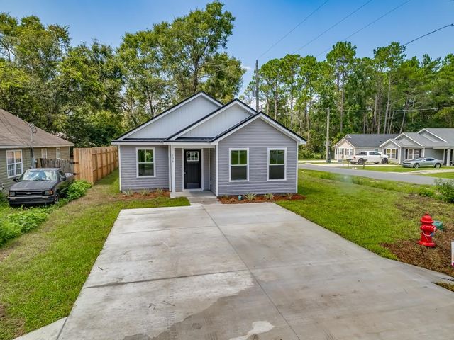207 Broken Bow Trail, Crawfordville, FL 32327