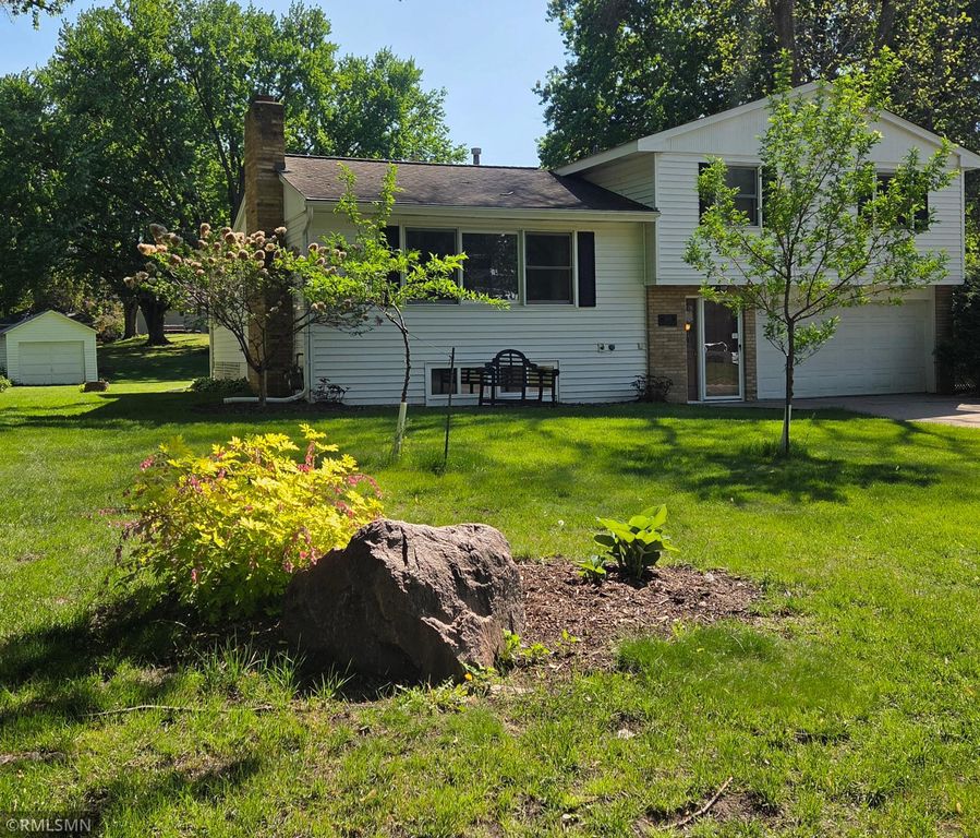 16401 Temple Drive S, Minnetonka, MN 55345