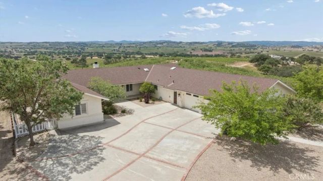 5565 High Ridge, Paso Robles, CA 93446