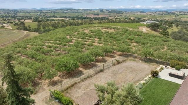 5565 High Ridge, Paso Robles, CA 93446