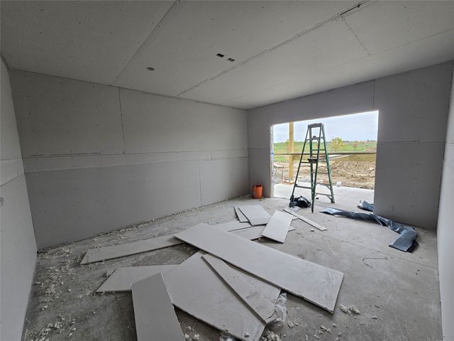 16207 Sharon Drive, Urbandale, IA 50323