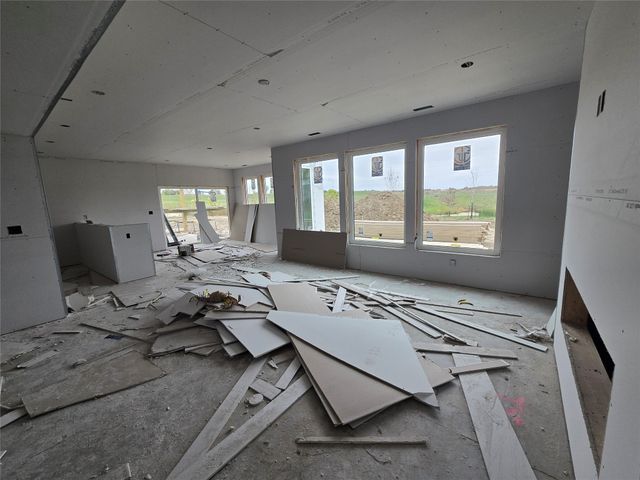 16207 Sharon Drive, Urbandale, IA 50323