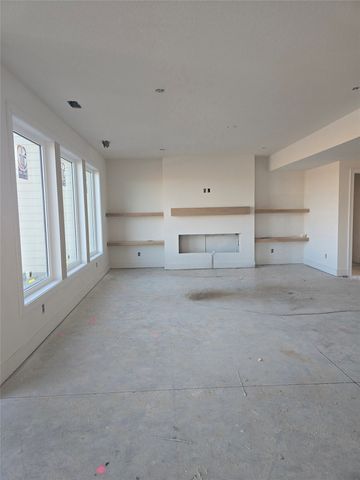 16207 Sharon Drive, Urbandale, IA 50323