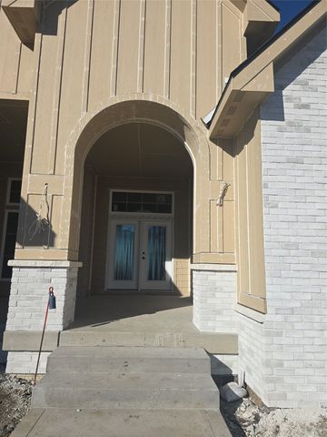 16207 Sharon Drive, Urbandale, IA 50323