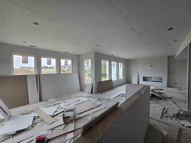 16207 Sharon Drive, Urbandale, IA 50323