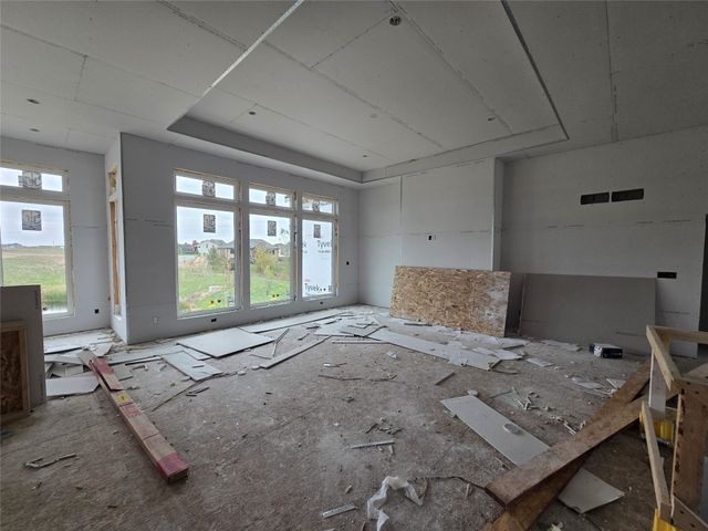 16207 Sharon Drive, Urbandale, IA 50323