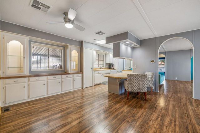 284 Saguaro Drive, Palm Springs, CA 92264