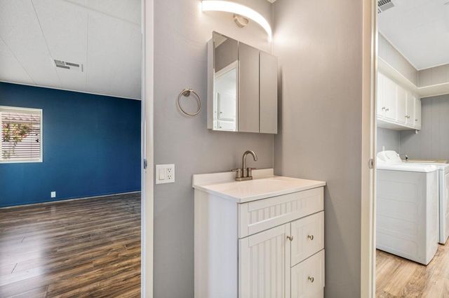 284 Saguaro Drive, Palm Springs, CA 92264