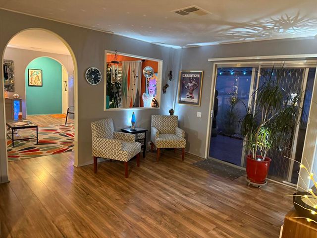 284 Saguaro Drive, Palm Springs, CA 92264